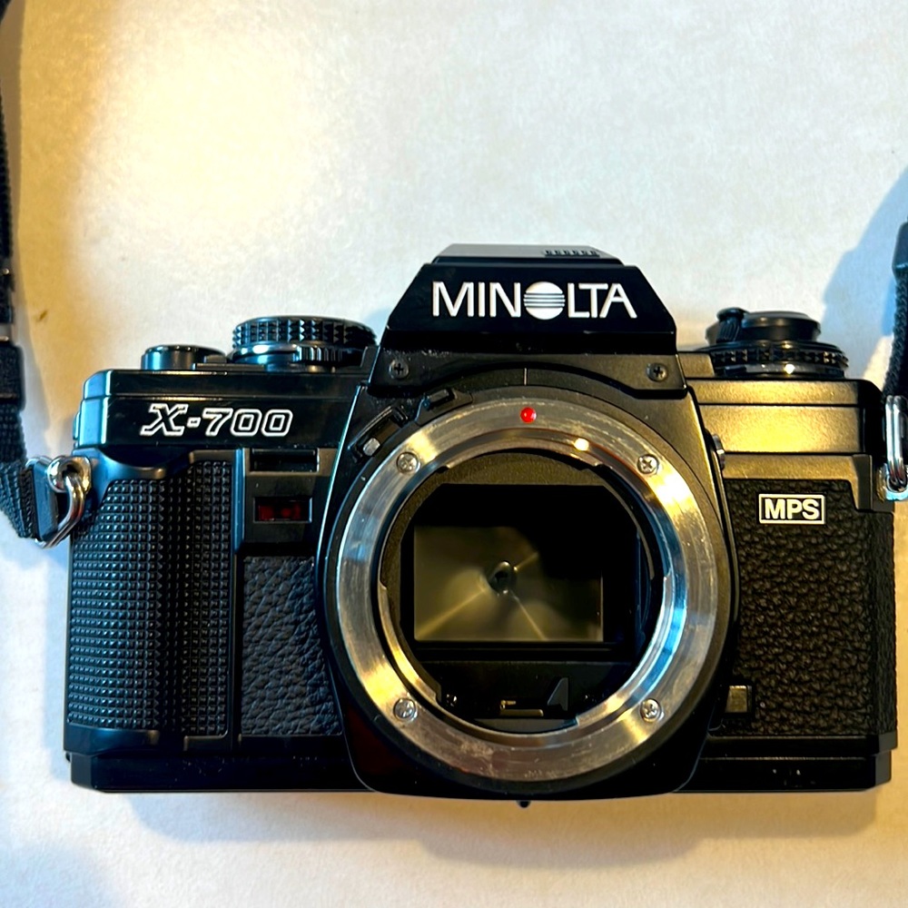 Minolta X-700 35mm Film Camera w/70-210mm lens